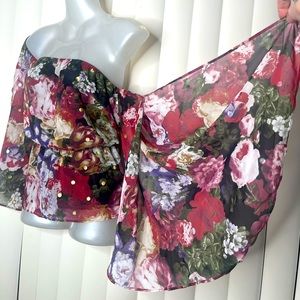 Express NWOT off the shoulder floral top with flutter sleeves. Size Small. Women